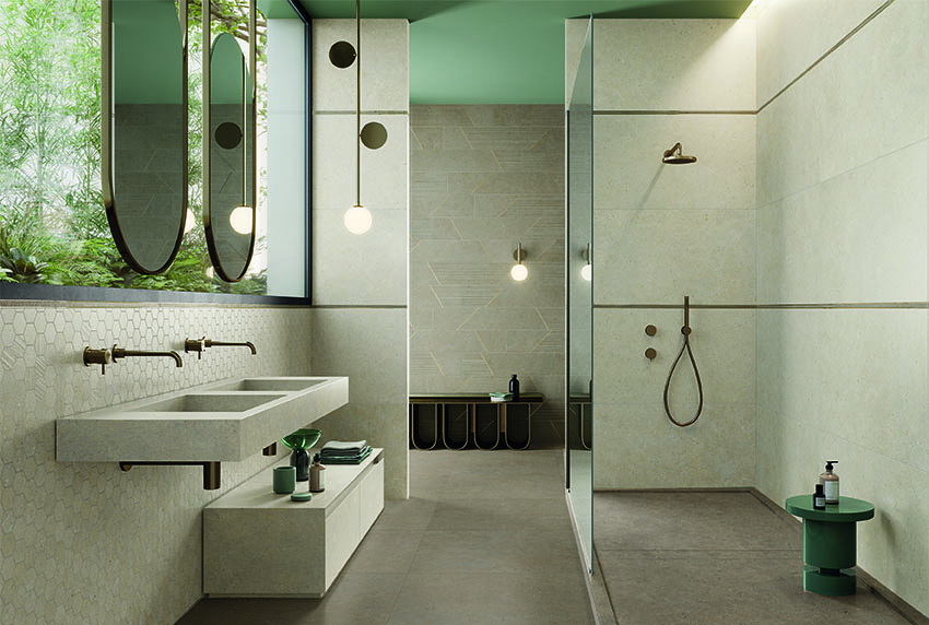 Le carrelage Silver Grain de chez ITALGRANITI se marie avec les murs texturés de cette salle de bain moderne.